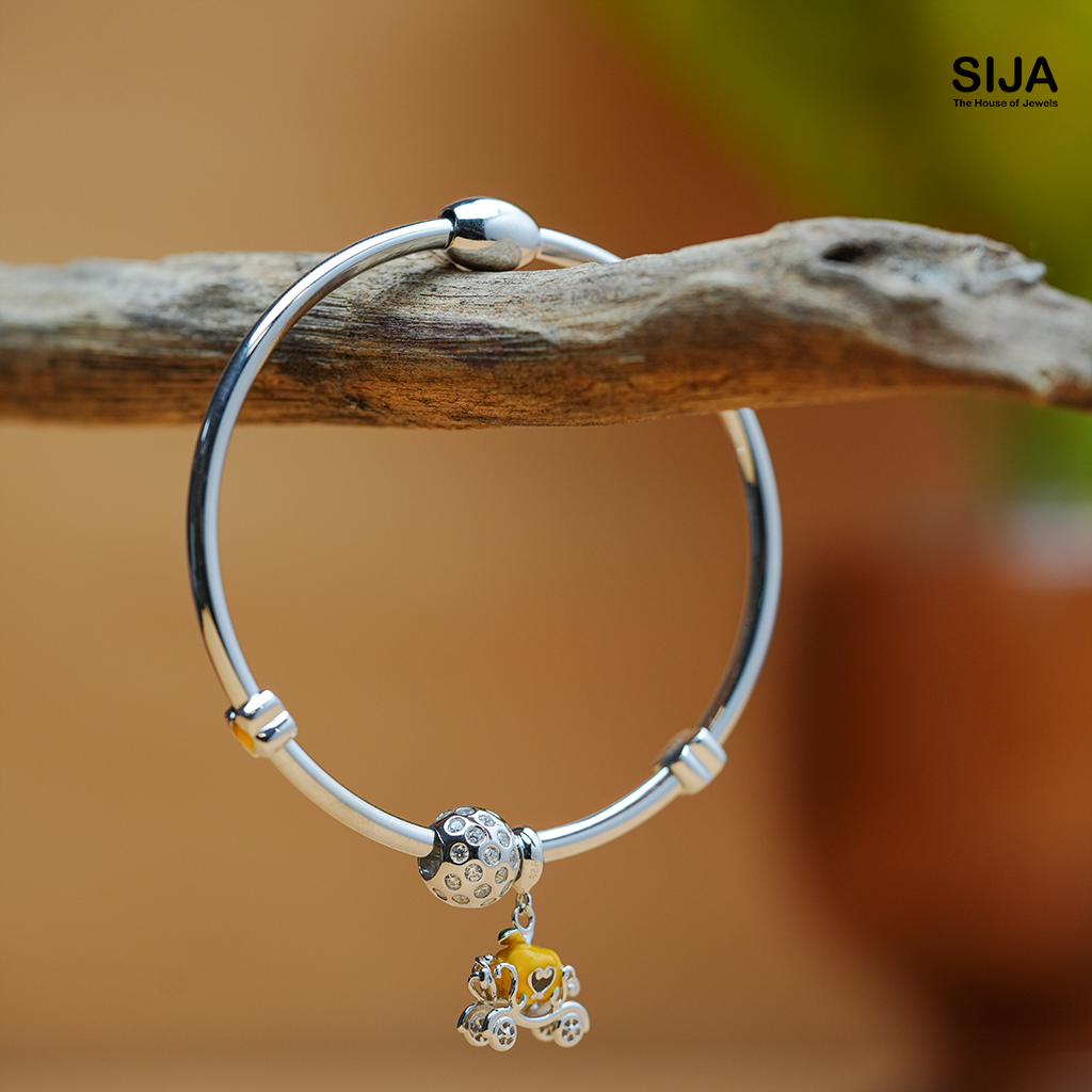 Women Bracelet Royal Carriage Charm- 925 Silver